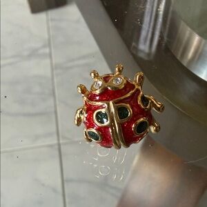 🐞 Red Enamel Ladybug Brooch Pin – Gold Tone